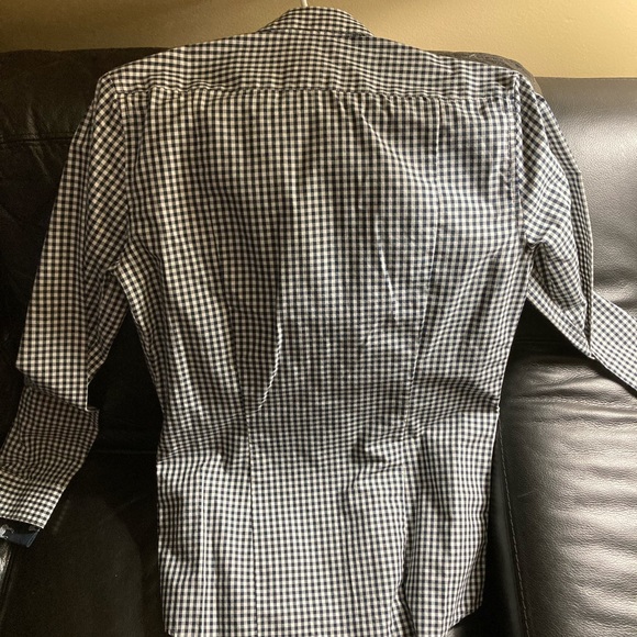 Mens H&M size XS blue and white checkered button up shirt. - Picture 3 of 4